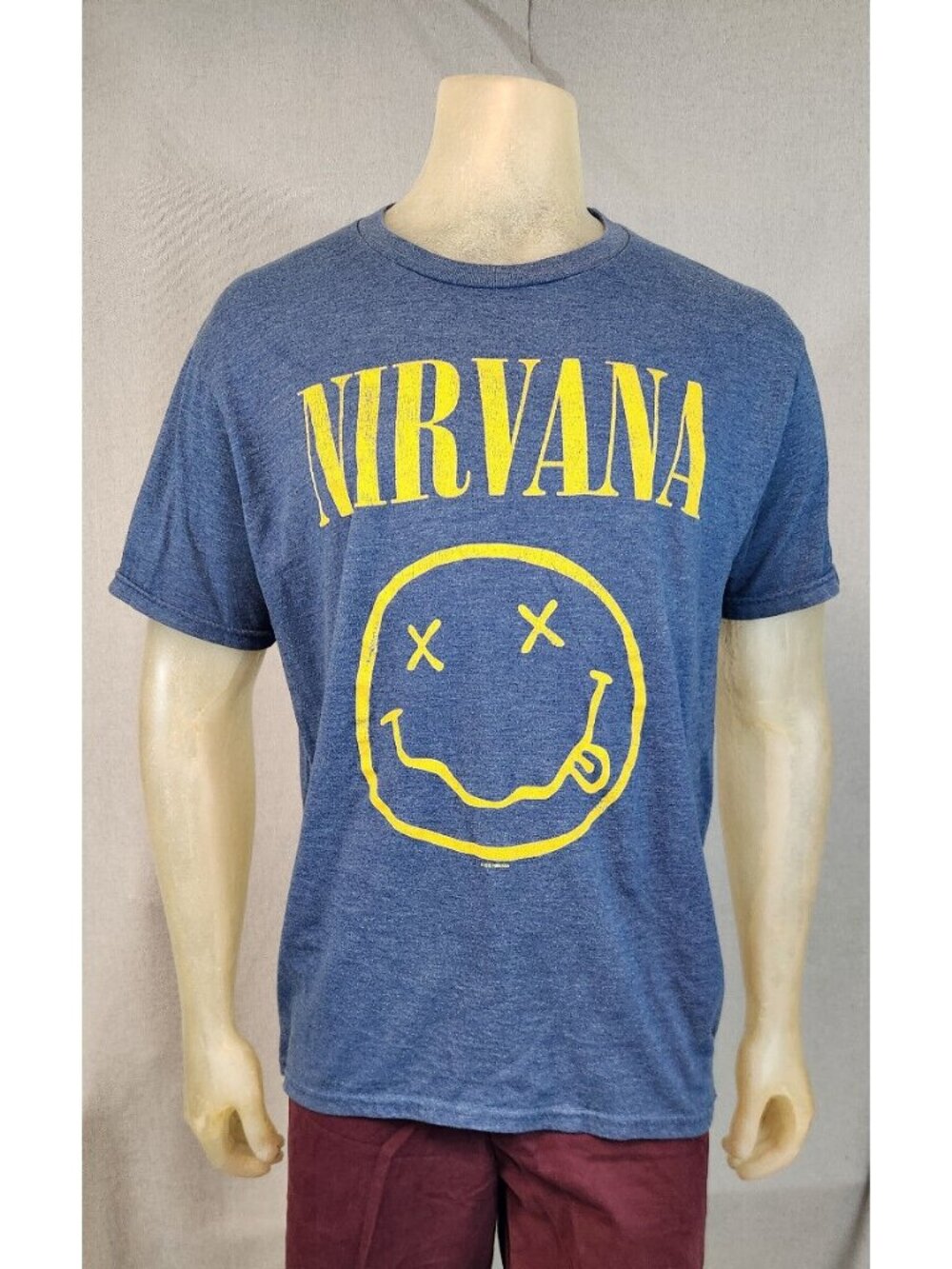 Nirvana Smiley Blue 2015 Graphic Print LARGE Crew Nck Short Slv T Shirt Top USED - Picture 1 of 6